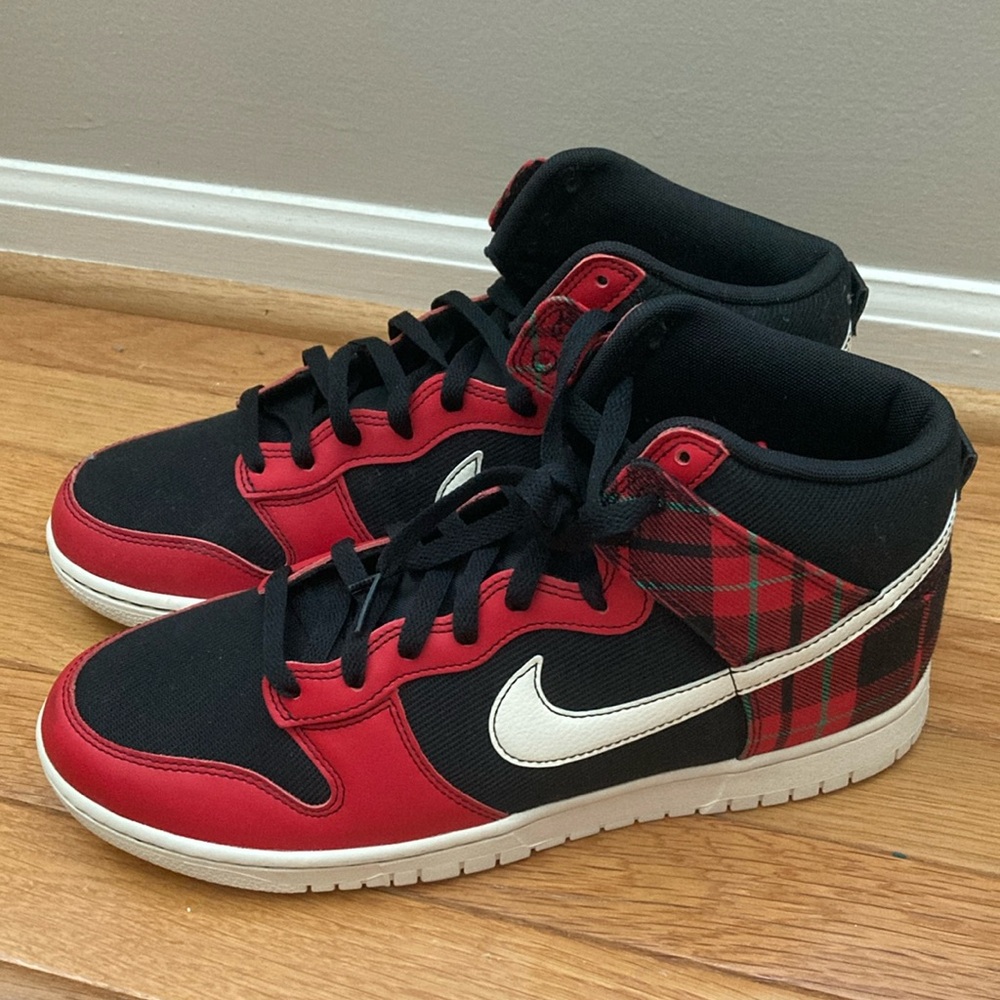 Nike Dunk High Retro SE *never worn*